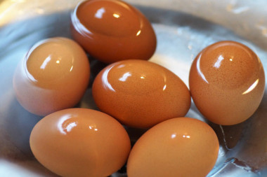 TOP 7 trikova da vam jaja ne puknu dok ih kuvate: Svi su važni, dva su ključna, a temperatura je od presudnog značaja