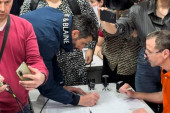 Aleksandar Šapić, kandidat za gradonačelnika liste ''Aleksandar Vučić – Beograd sutra'' dao potpis u prostorijama  OO Savski venac! (FOTO)
