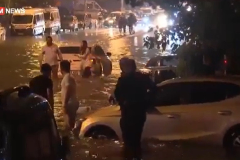 U Kruševcu potop, u Lazarevcu grad: Širom Srbije nebo se namračilo, teku reke od kiše! (VIDEO)