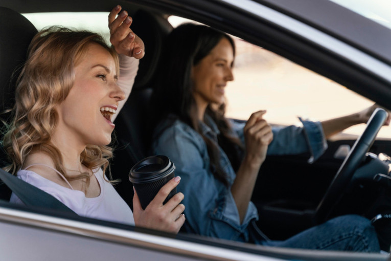 Nije šala: Pet najopasnijih pesama za slušanje tokom vožnje zbog kojih jače stiskate papučicu za gas