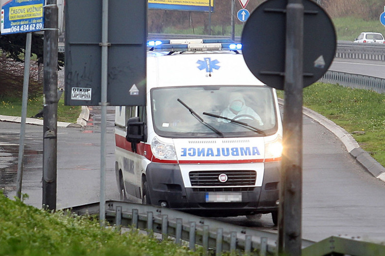 BMW-om u banderu! Troje mladih povređeno u Kragujevcu, vozilom uporavljao maloletnik (VIDEO)