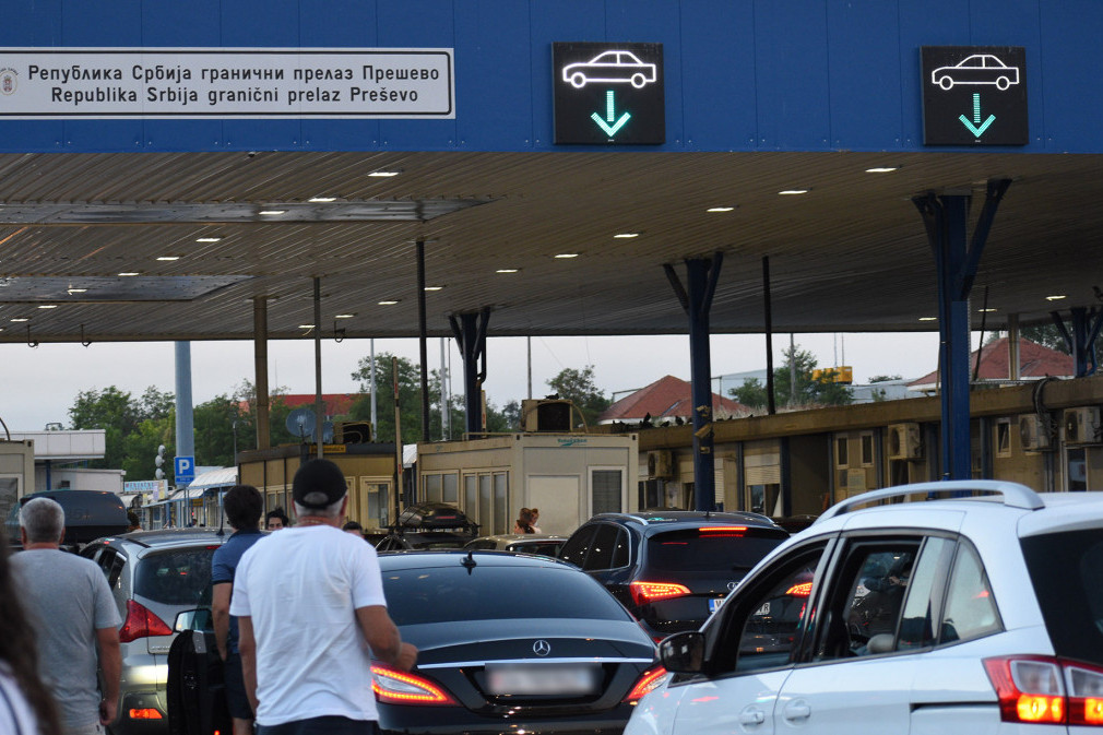 Pretprazničke gužve na granicama uveliko su počele: Apel MUP-a za sve koji putuju van Srbije